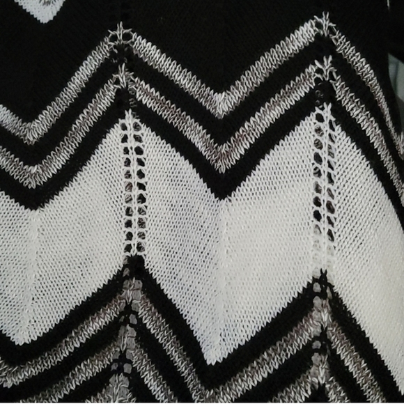 Avenue || (18/20) Black White Gray Chevron Print Open Front Cardigan Sweater - Picture 5 of 6